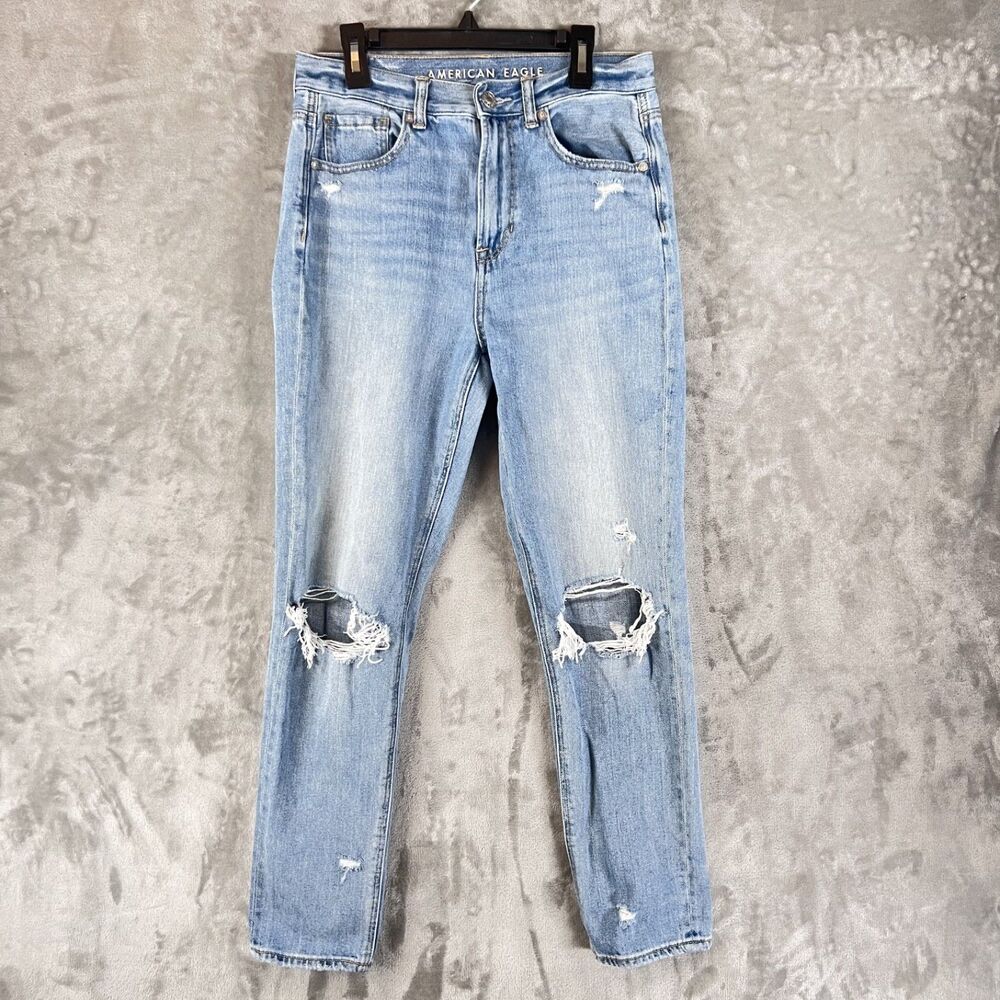 American Eagle Women’s Size 4 Regular Light Wash Distressed Ripped Straight Leg